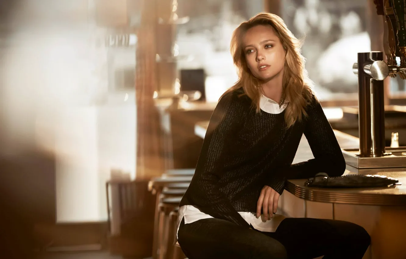 Photo wallpaper girl, model, cafe, the beauty, Karmen Pedaru