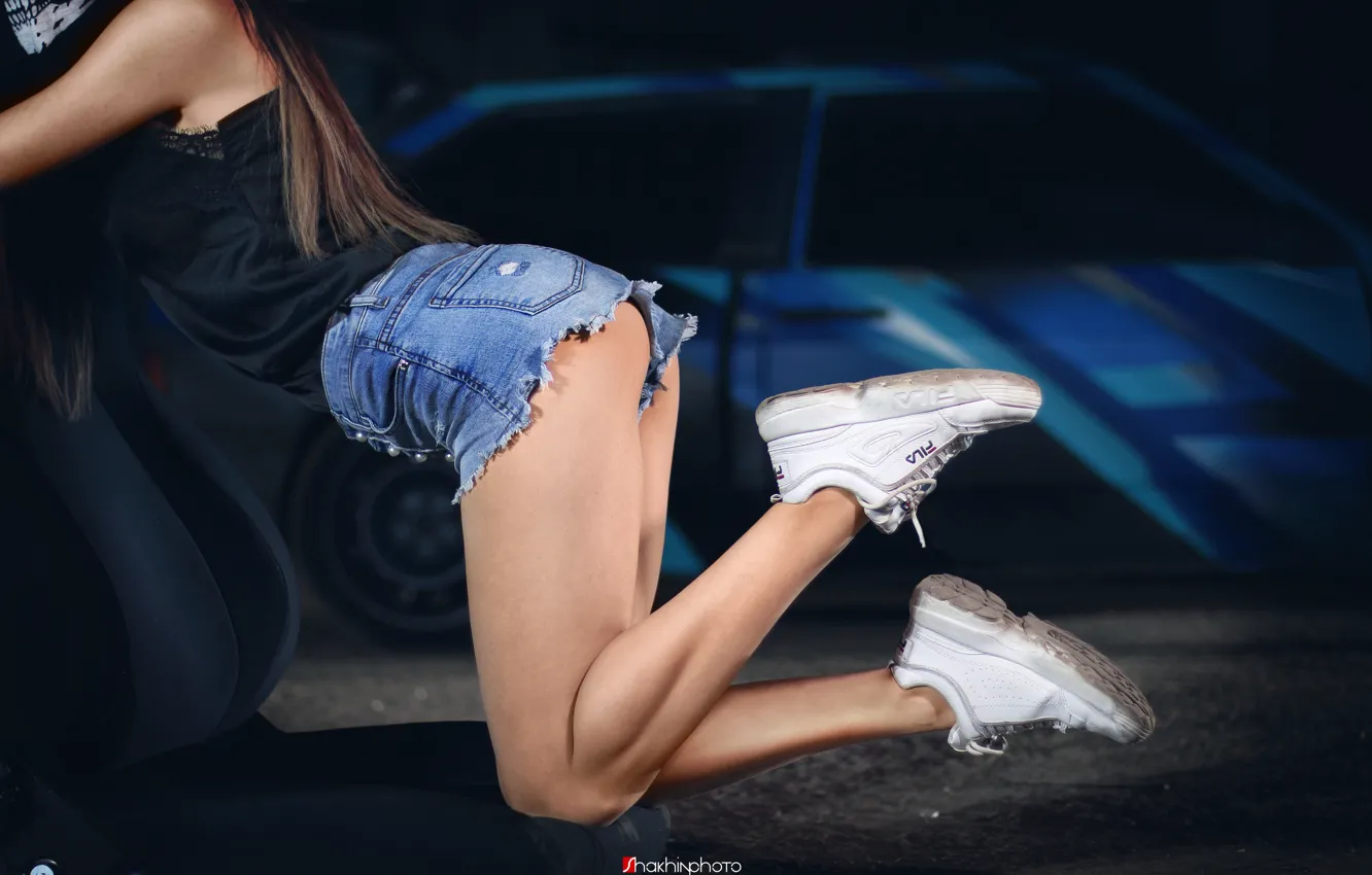Photo wallpaper girl, shorts, Lada R8, iling show
