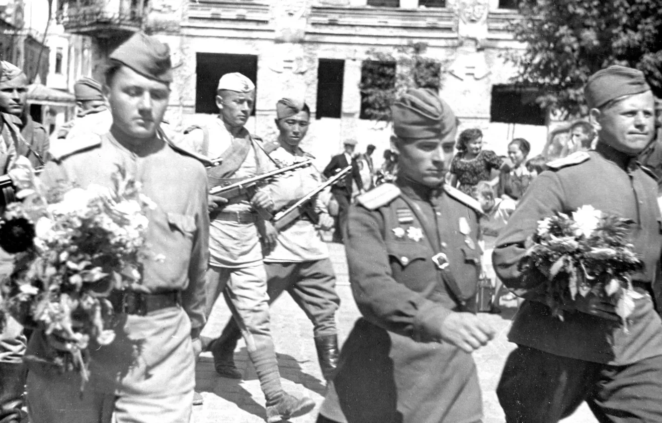 Photo wallpaper The Great Patriotic War, military photos, The year is 1945 ., front-line soldiers, Soviet soldiers