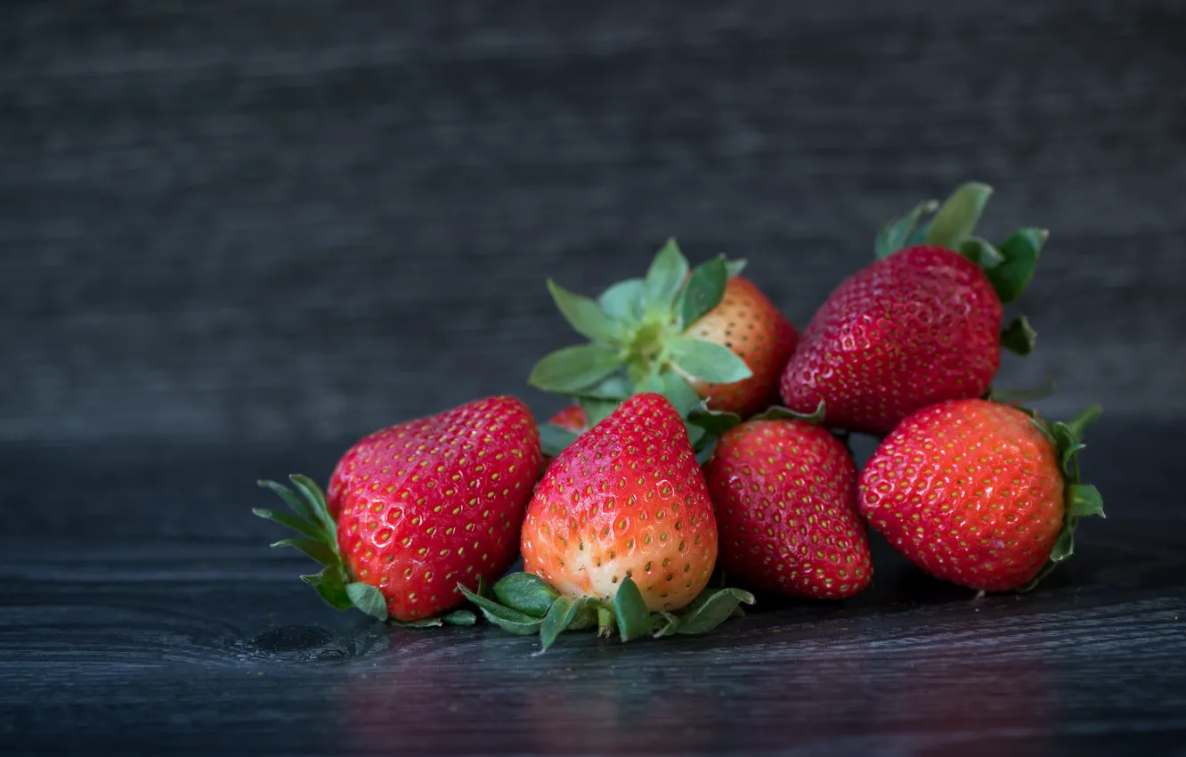 Photo wallpaper dark, strawberry, photoshoot, food, wooden, berries, composition, a bunch