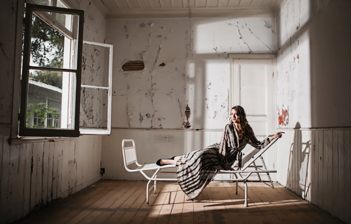 Photo wallpaper girl, room, chamber, desolation