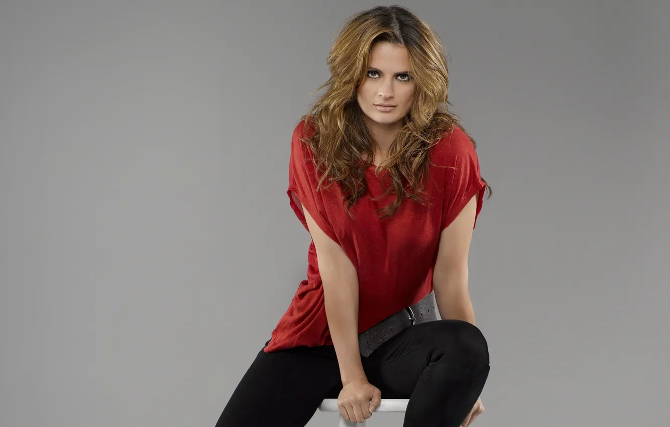 Photo wallpaper girl, red, actress, t-shirt, belt, the series, brown hair, grey background