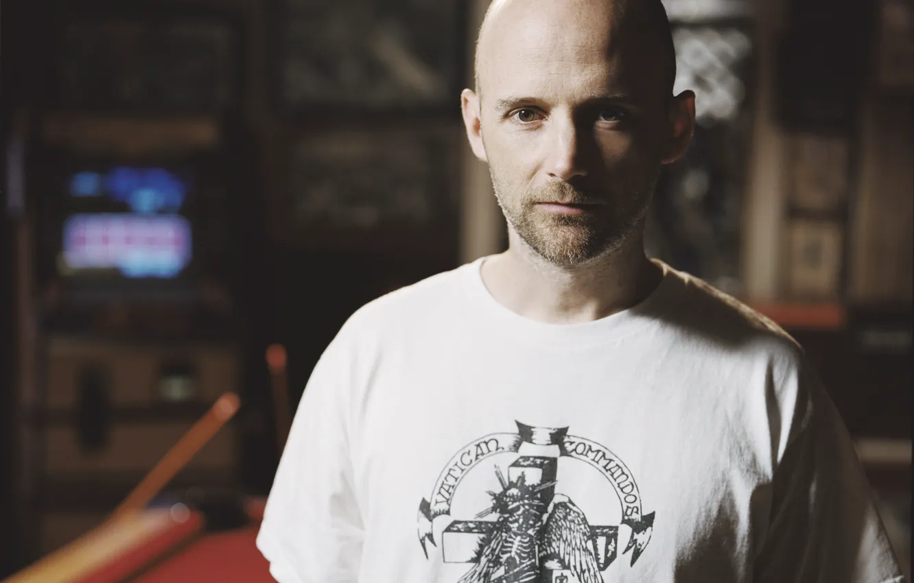 Photo wallpaper composer, electronic music, moby