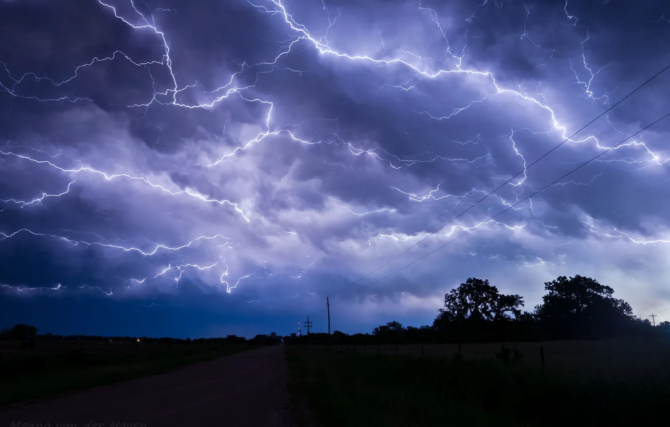 Photo wallpaper clouds, lightning, twilight