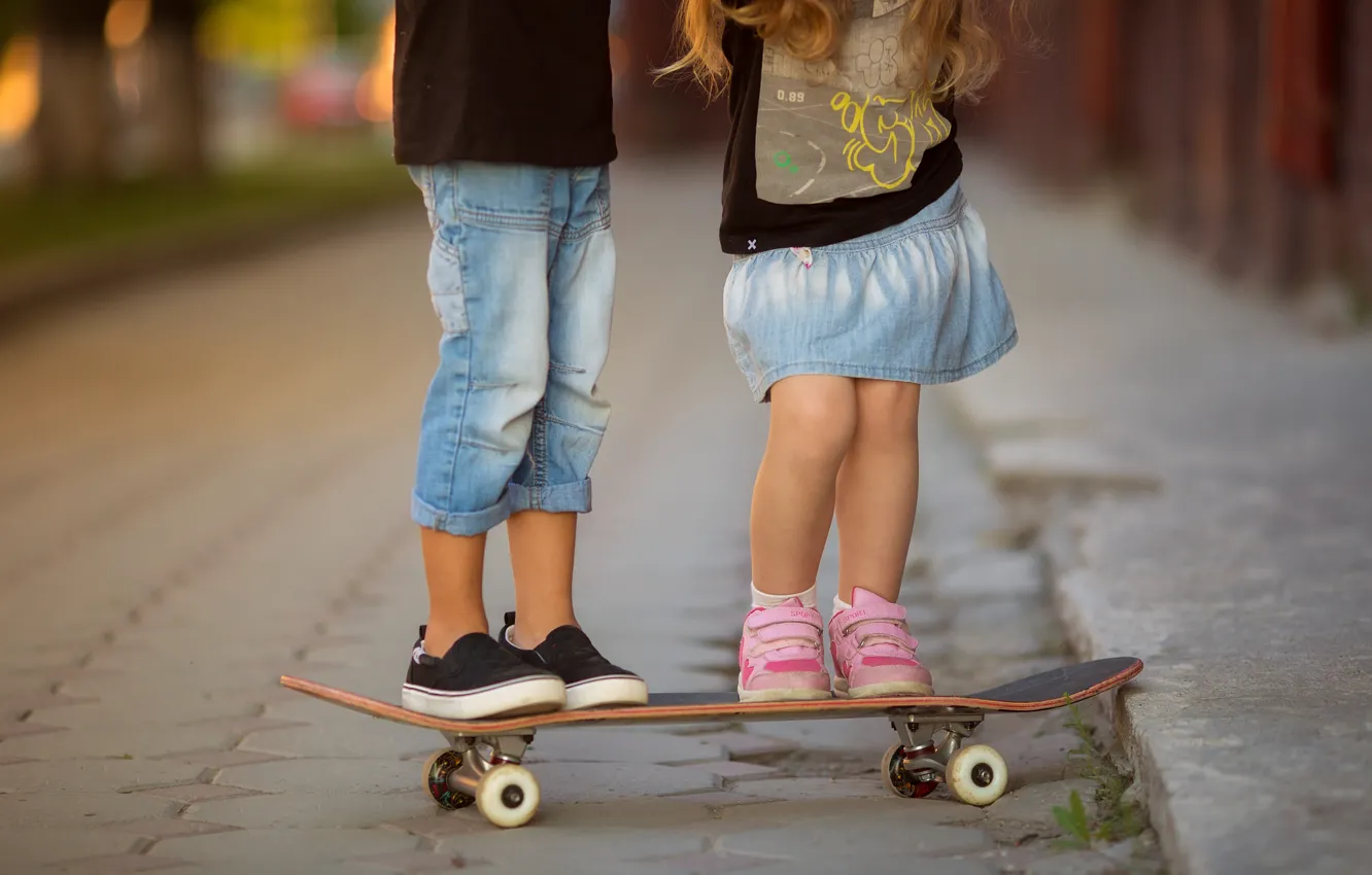 Photo wallpaper children, the city, skate