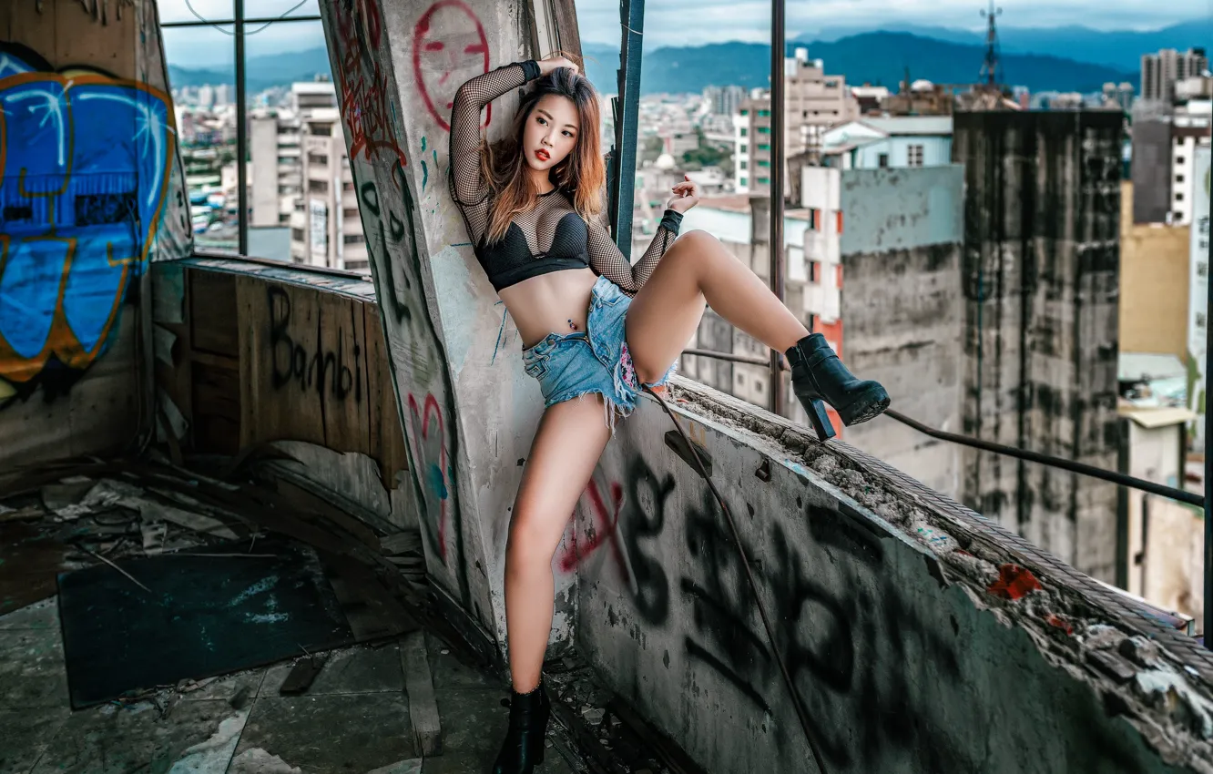 Photo wallpaper girl, face, the city, pose, model, shorts, the building, height