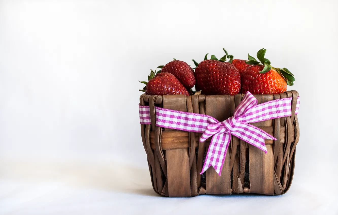 Photo wallpaper red, berries, strawberry, tape, bow, basket