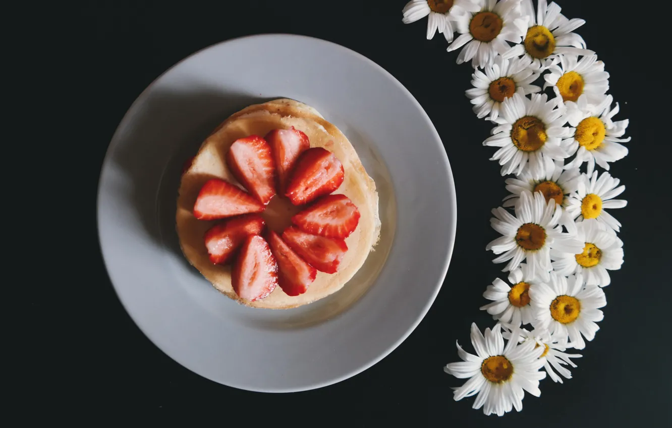 Photo wallpaper flowers, food, chamomile, Breakfast, strawberry, plate, cakes, sweet