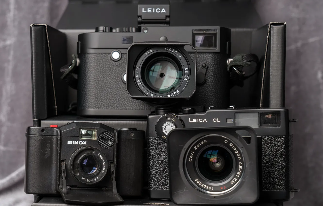 Photo wallpaper camera, Minox 35, Leica M Monochrom 246, Leica CL analog