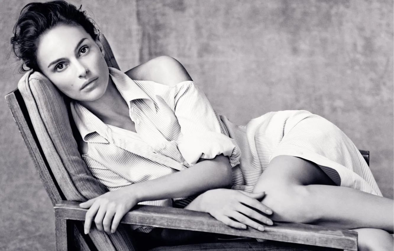 Photo wallpaper look, girl, black & white, actress, brunette, lies, black and white, Natalie Portman
