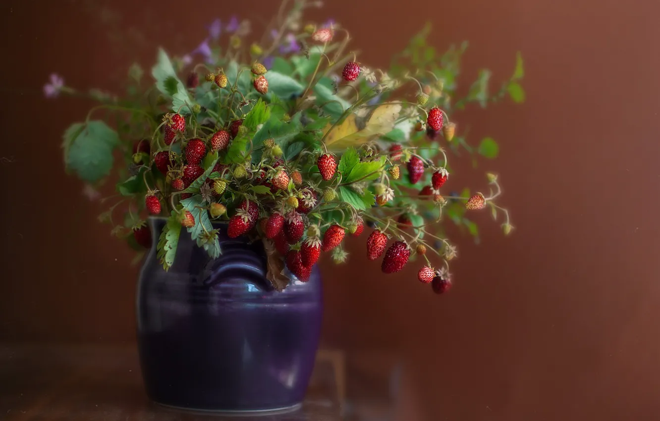 Photo wallpaper macro, berries, table, strawberries, Andreeva Svoboda