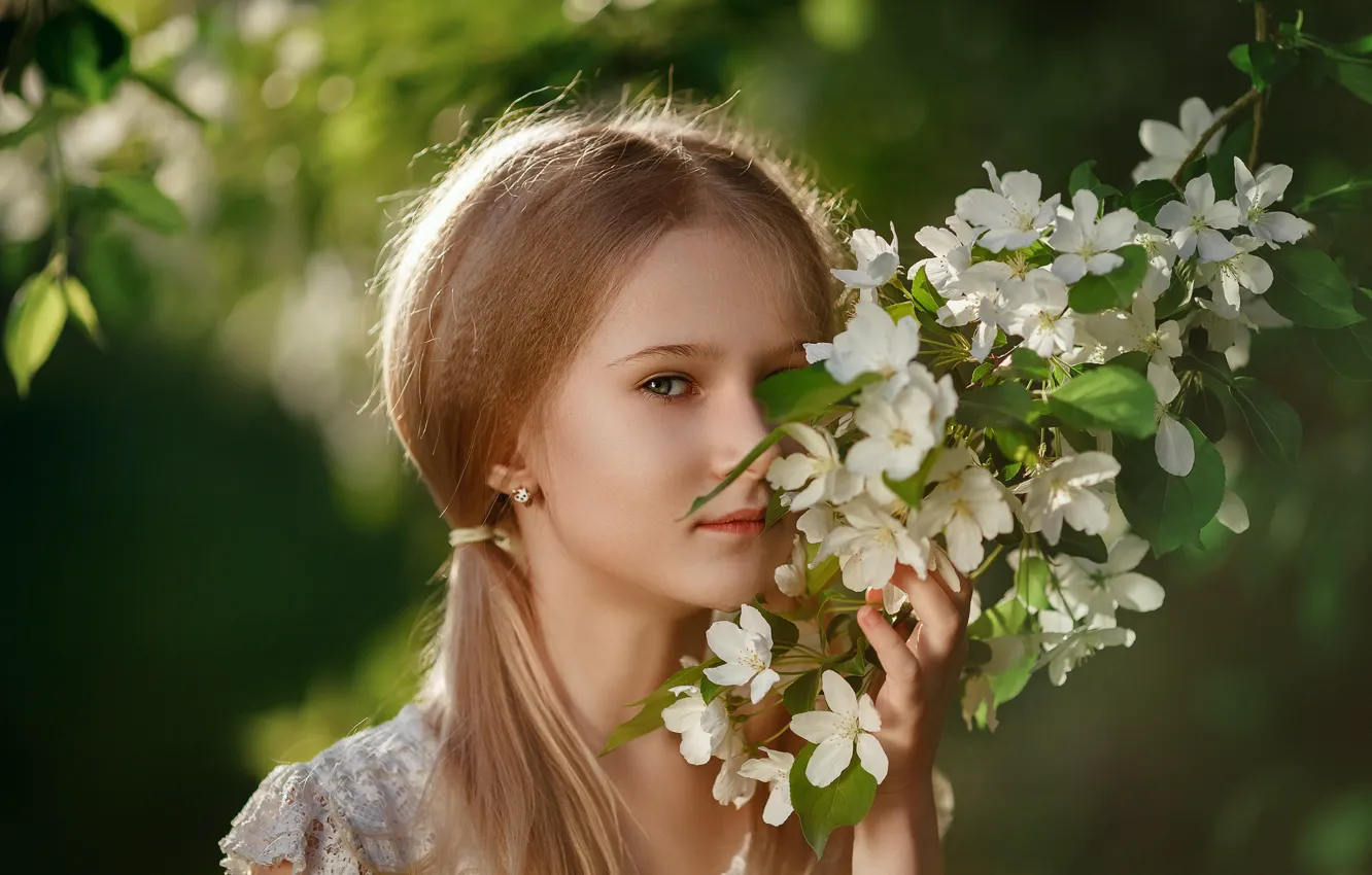 Photo wallpaper look, girl, branches, nature, spring, flowering, bokeh, Lera Of Vasiljeva
