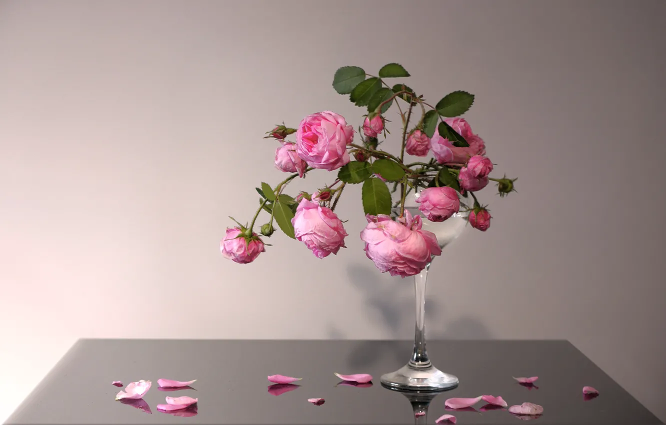 Photo wallpaper flowers, roses, petals, vase, table