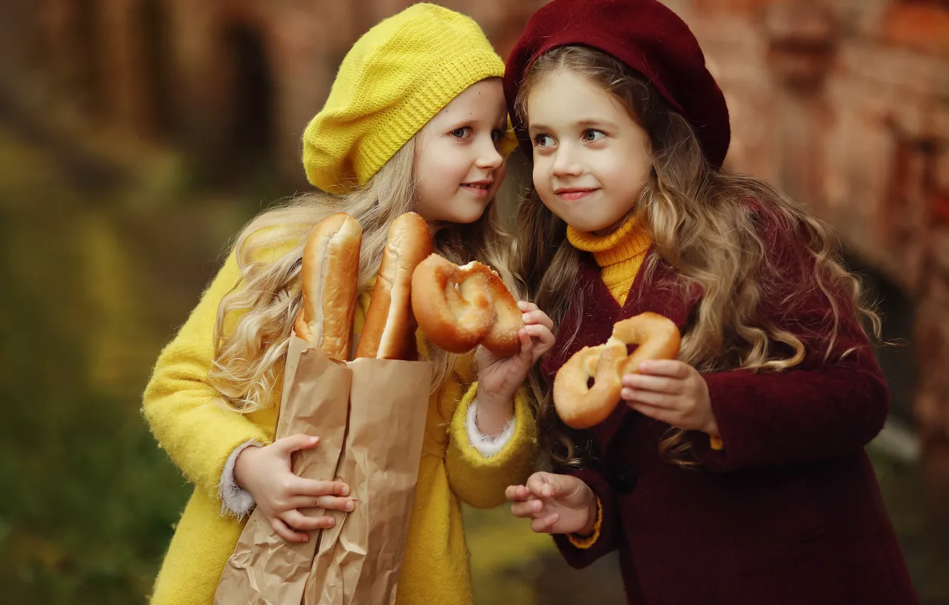 Photo wallpaper children, girls, package, bread, baguette, buns, girlfriend