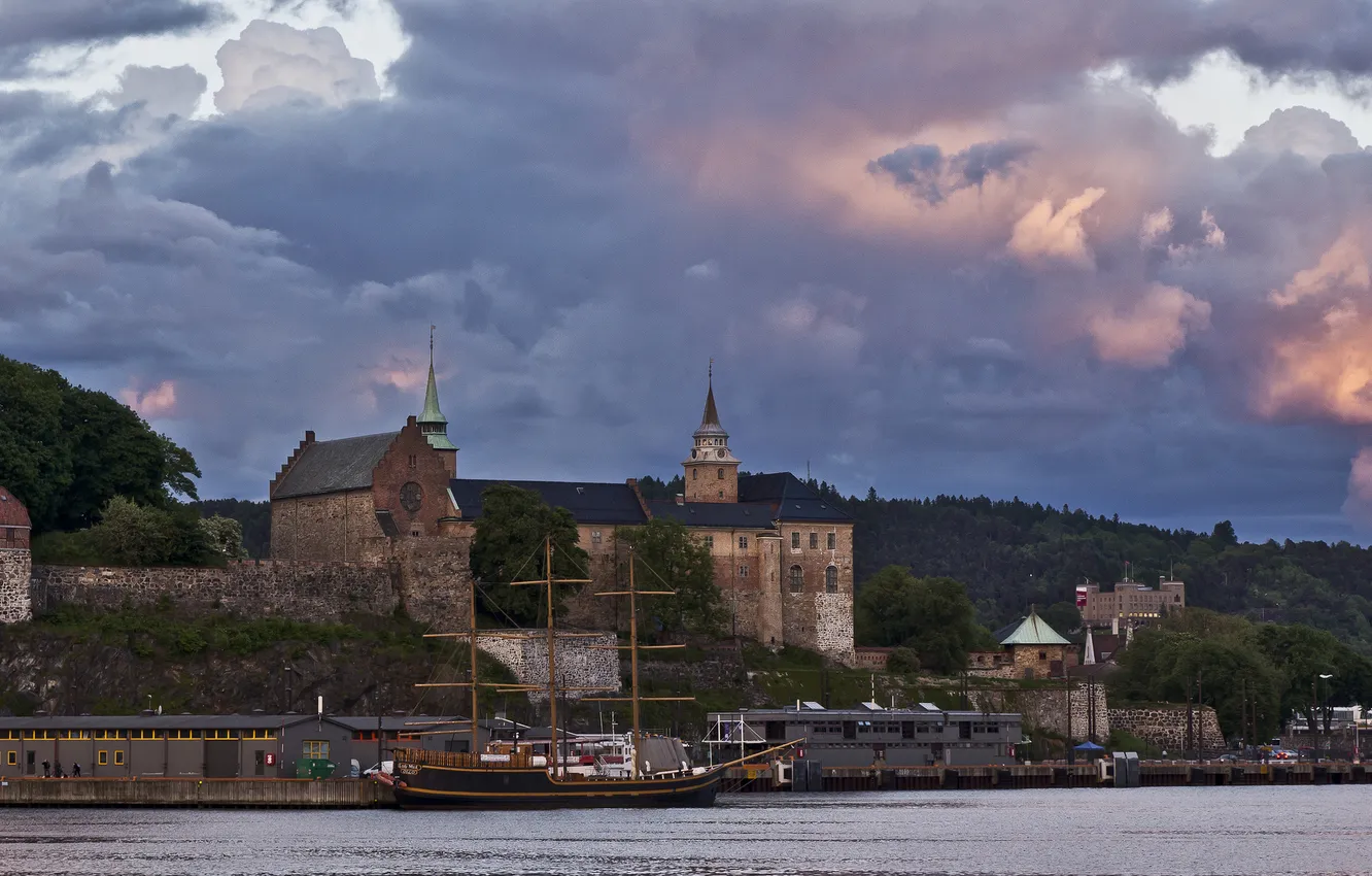 Photo wallpaper clouds, clouds, castle, the evening, Norway, Oslo, Akershus (The Fortress)