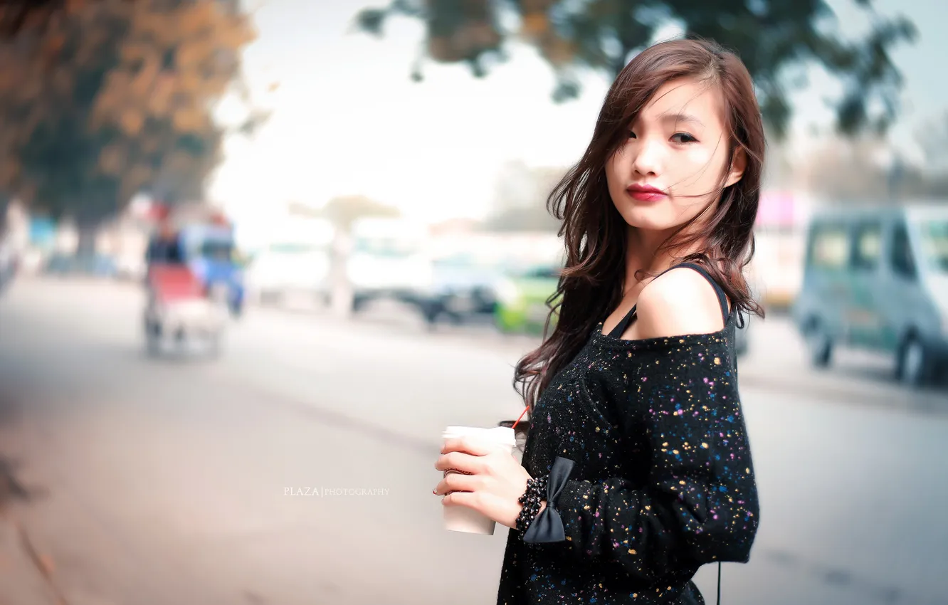 Photo wallpaper very beautiful, look, open shoulders, the city, makeup, street, dress, girl