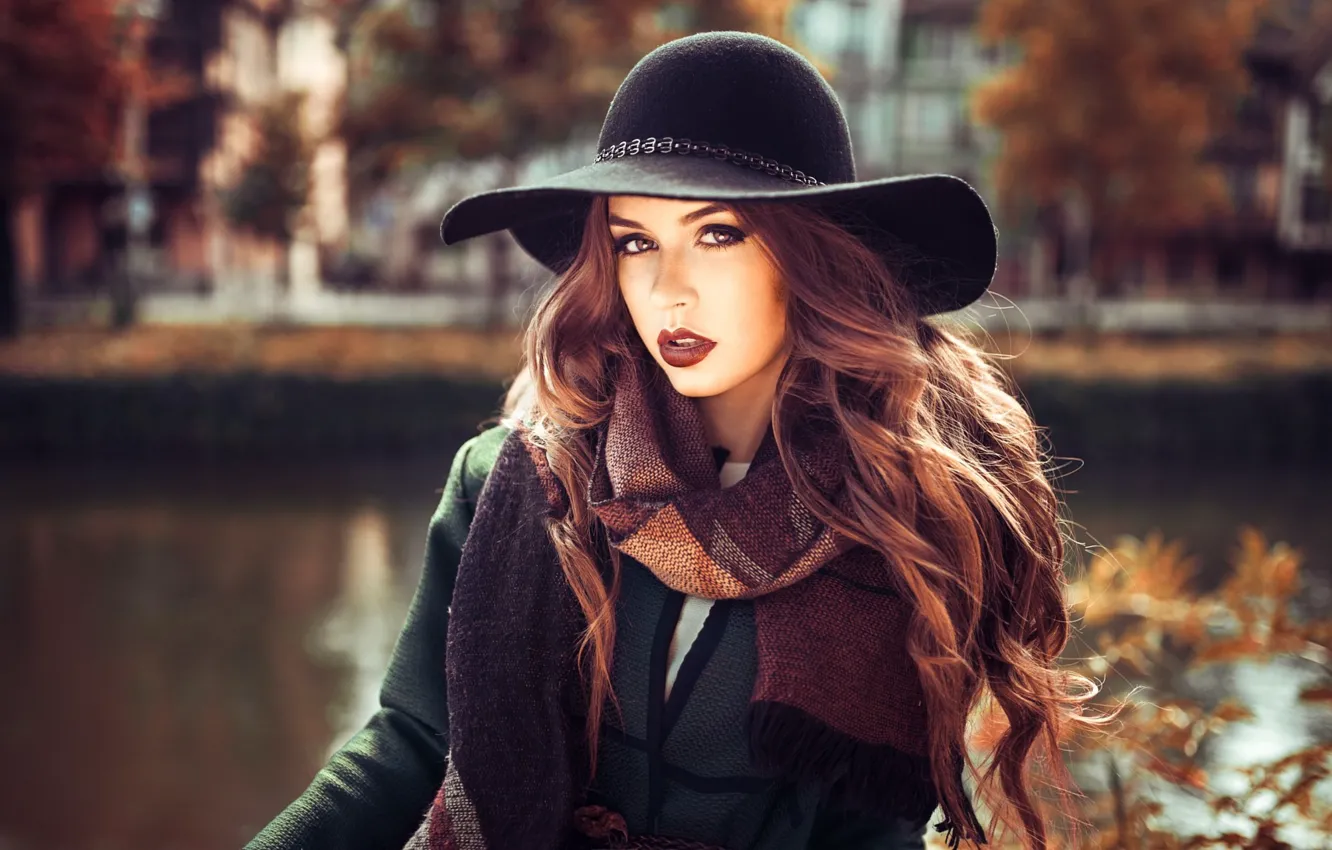 Photo wallpaper autumn, look, water, girl, hat, makeup, scarf, red