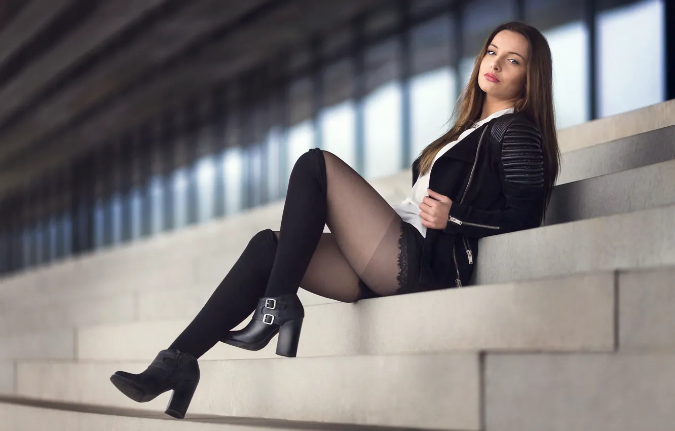 Photo wallpaper jacket, ladder, heels, tights, brown hair, leg warmers, Jullette Maletras