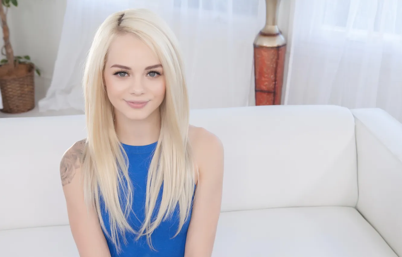 Photo wallpaper smile, model, tattoo, close up, platinum blonde, Elsa Jean, On The COuch