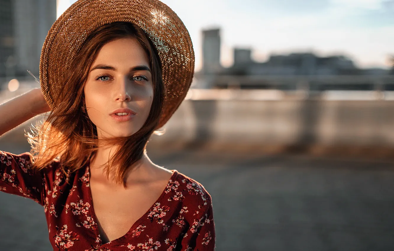 Photo wallpaper look, the sun, the city, pose, background, model, portrait, hat