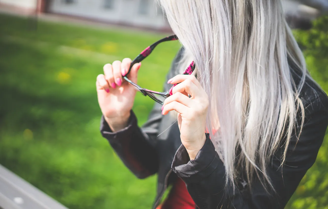 Photo wallpaper girl, glasses, blonde, manicure
