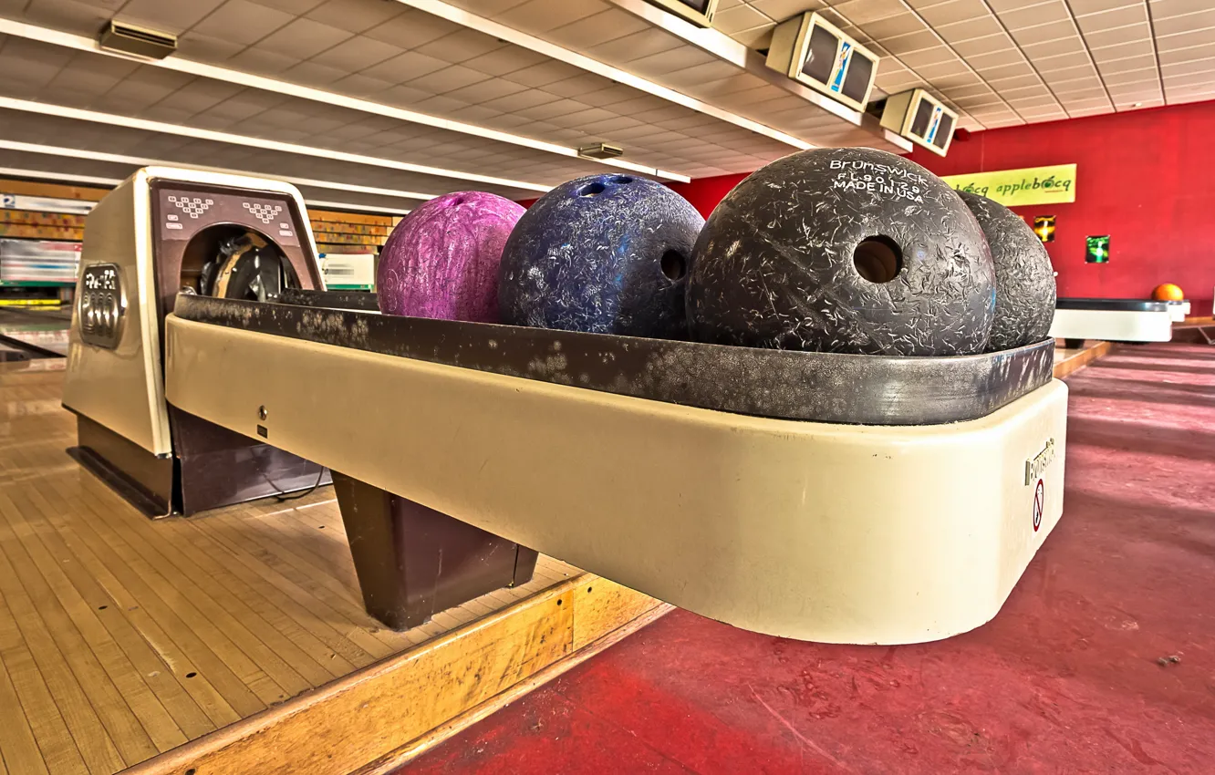 Photo wallpaper balls, decay, bowling