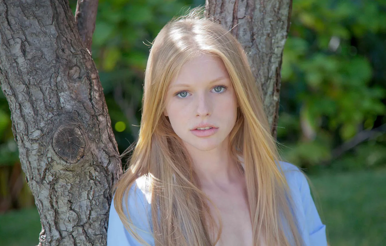 Photo wallpaper eyes, look, girl, trees, face, foliage, clothing, hair