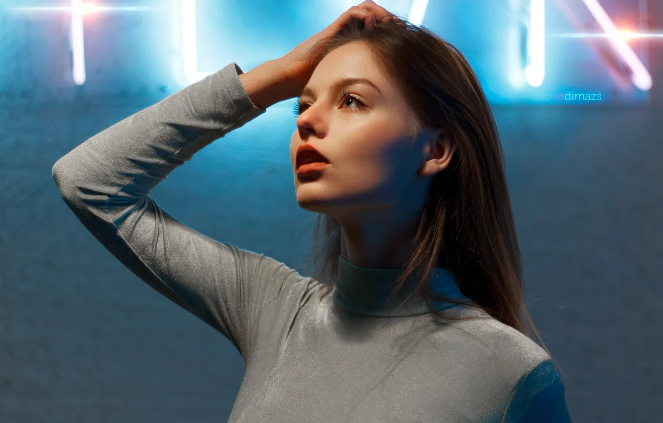 Photo wallpaper pose, background, model, lamp, portrait, hands, makeup, hairstyle