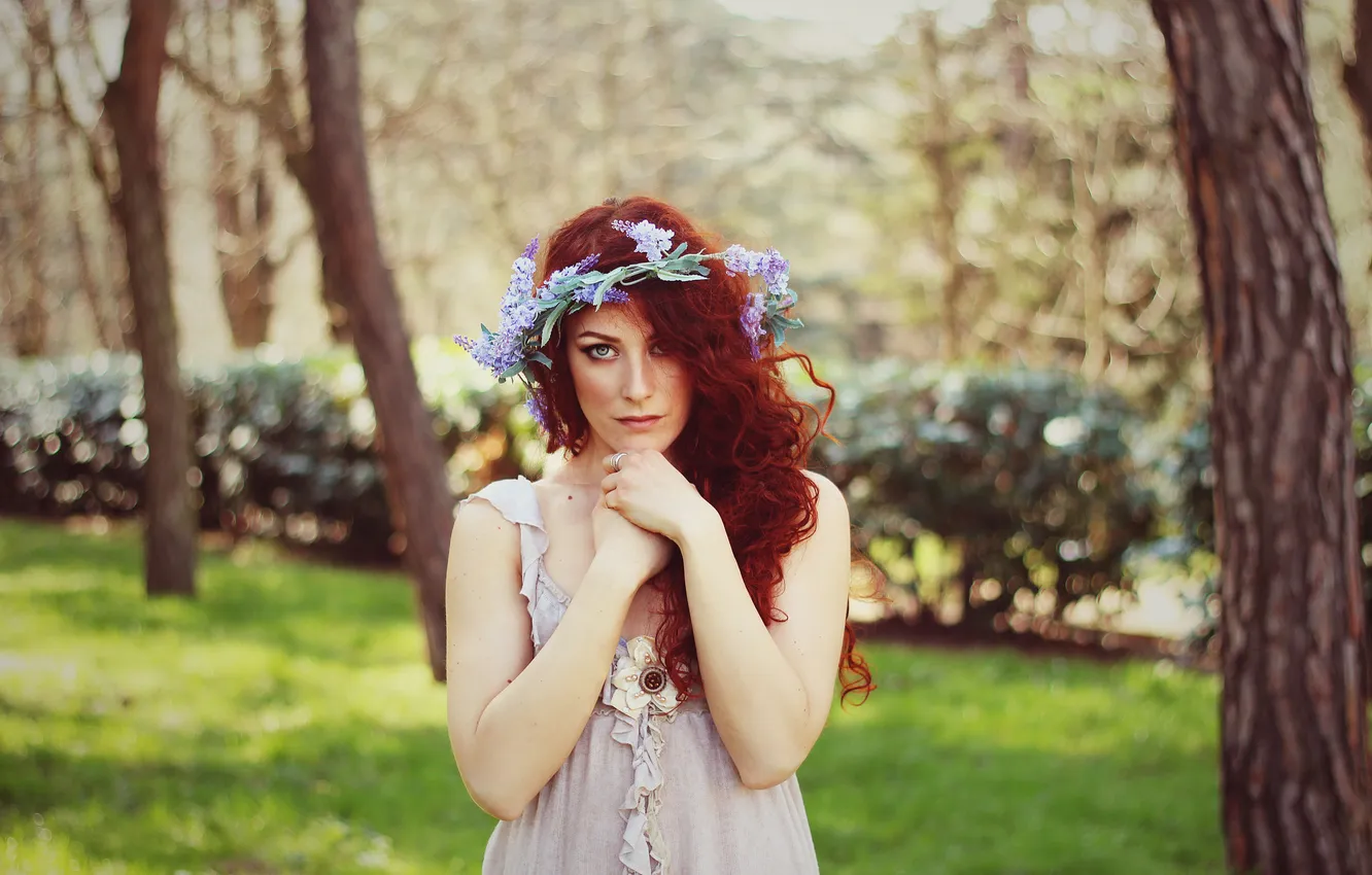 Photo wallpaper girl, red, wreath