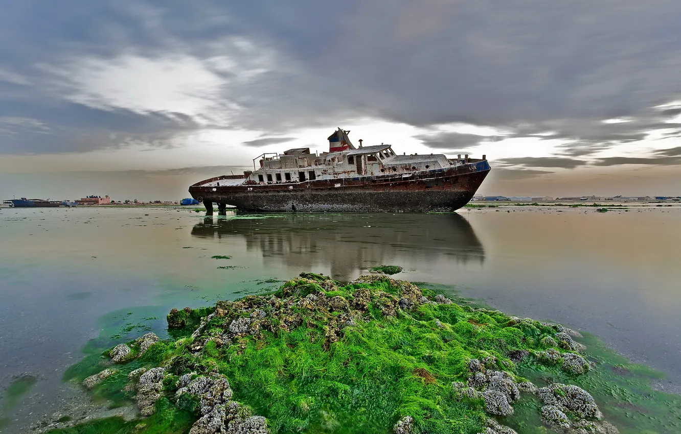 Photo wallpaper sea, landscape, ship, stranded