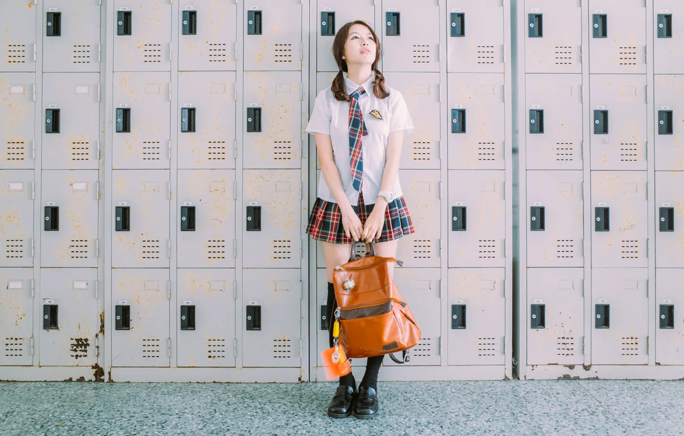 Photo wallpaper girl, face, hair, form, bag, lockers storage