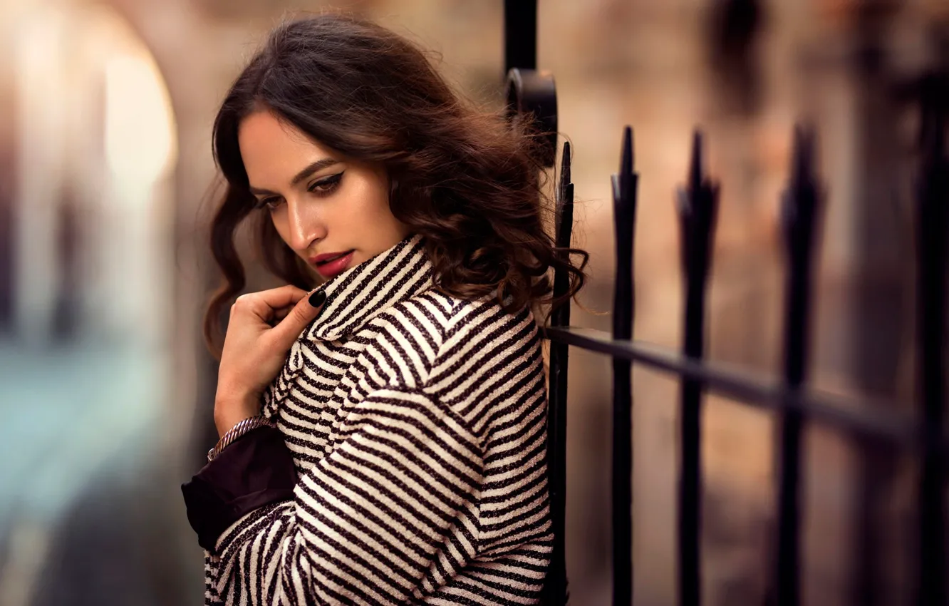 Photo wallpaper girl, pose, portrait, makeup, brunette, the fence, hairstyle, beautiful