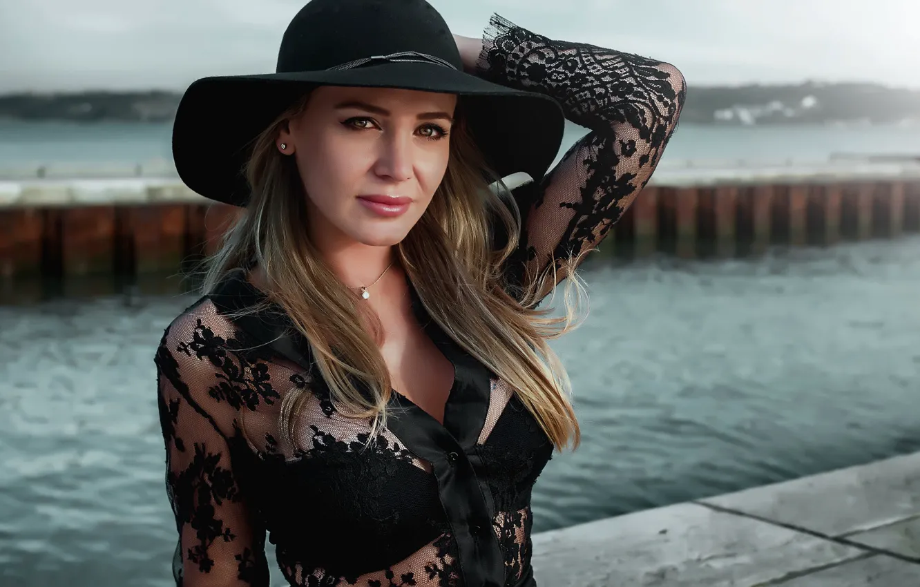 Photo wallpaper sea, look, pose, background, model, portrait, hat, makeup