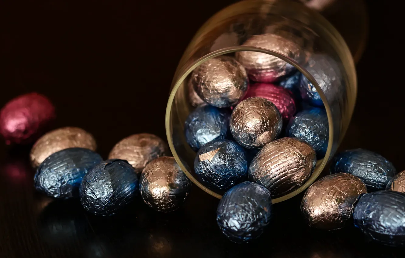 Photo wallpaper glass, table, Shine, glass, food, eggs, candy, black background