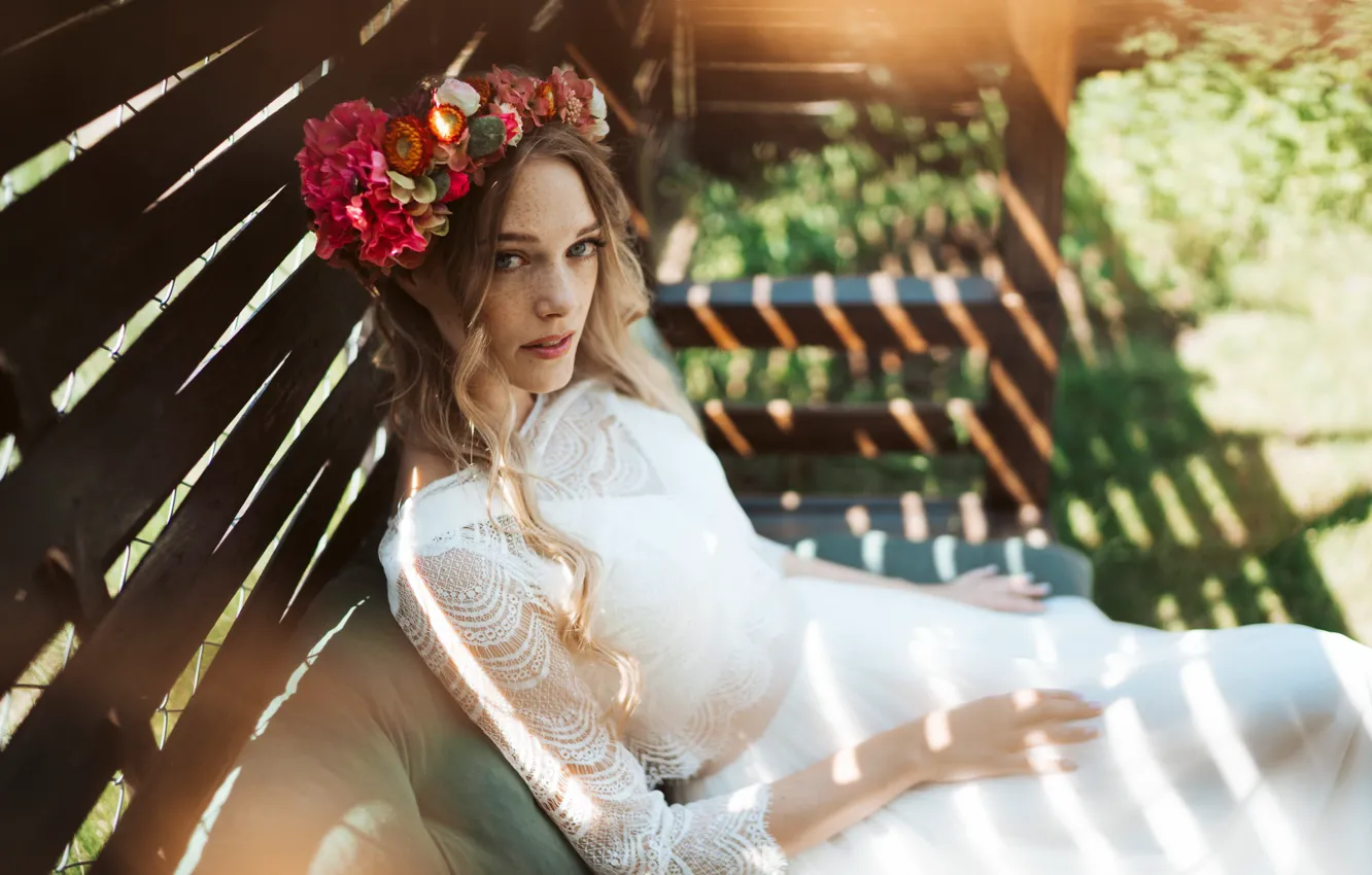 Photo wallpaper girl, wreath, Luisa Bergy