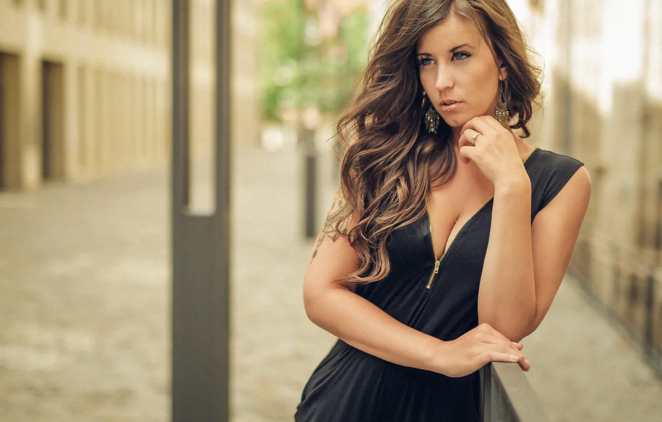 Photo wallpaper in black, figure, hairstyle, dress, model, pose, hands, portrait