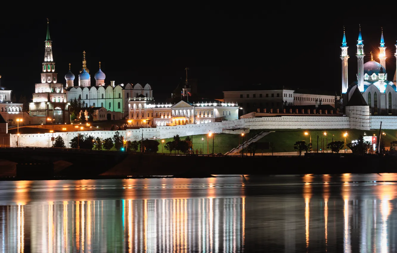Photo wallpaper reflection, Kazan, Tatarstan, the Volga river, the Kul-Sharif mosque, Kazan Kremlin at night