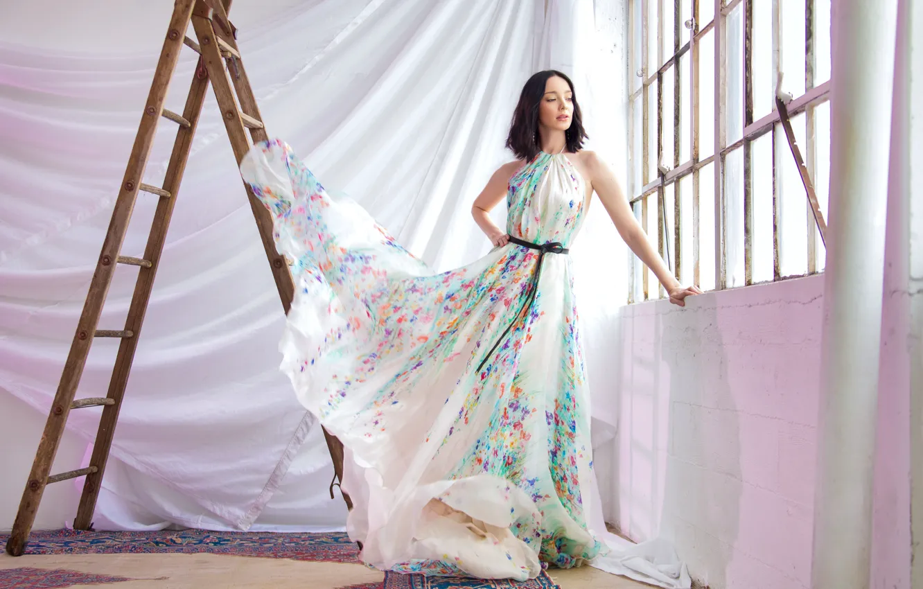 Photo wallpaper look, pose, makeup, figure, dress, actress, Emma Dumont, Emma Dumont