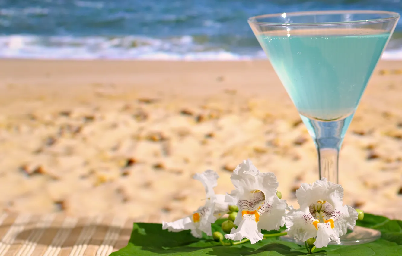 Photo wallpaper sand, sea, beach, glass, drink