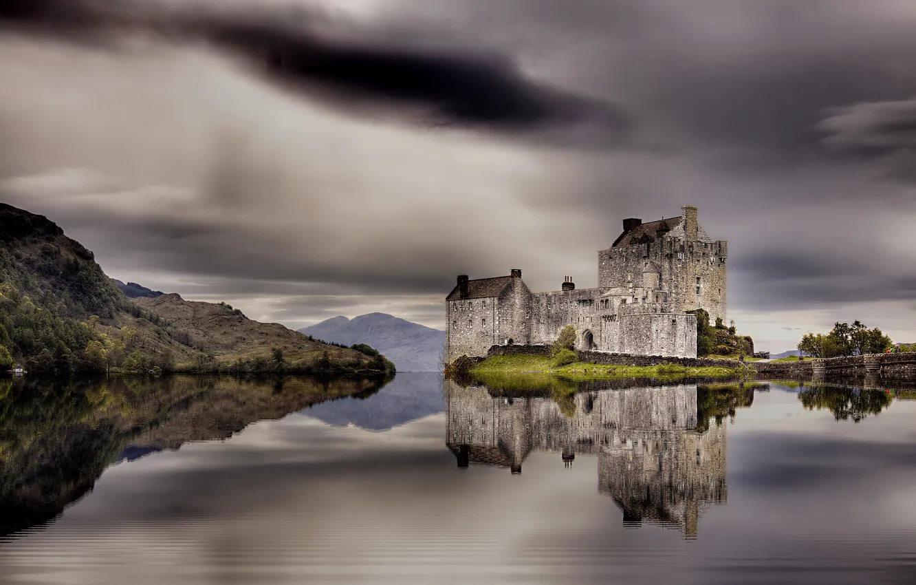Photo wallpaper the city, castle, Scotland, gray day