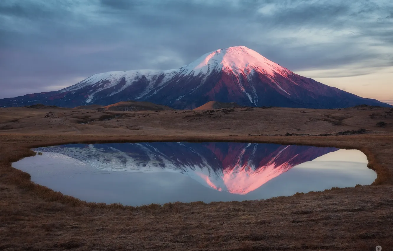 Photo wallpaper reflection, lake, mountain, the volcano, Kamchatka