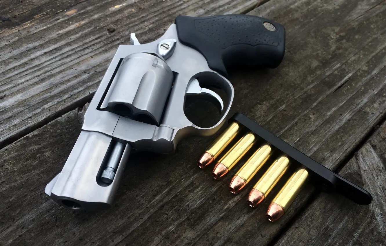 Photo wallpaper Board, cartridges, revolver, revolver, Taurus, 357 Magnum, 605ss