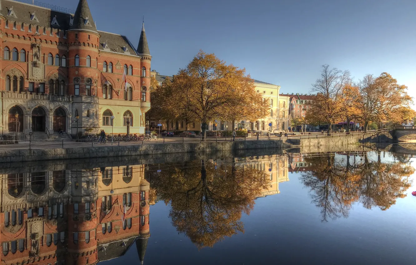 Photo wallpaper autumn, the city, lake, reflection, building, home, Sweden, Örebro