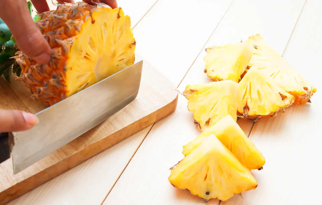 Photo wallpaper knife, pineapple, slices