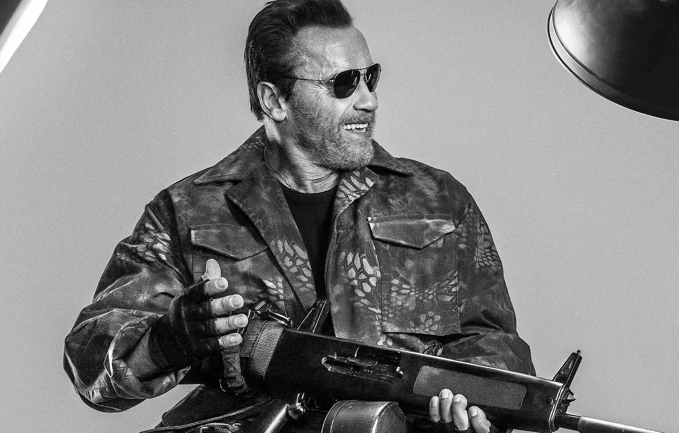 Photo wallpaper actor, weapon, monochrome, smiling, Arnold Schwarzenegger, sunglasses, movies, beard