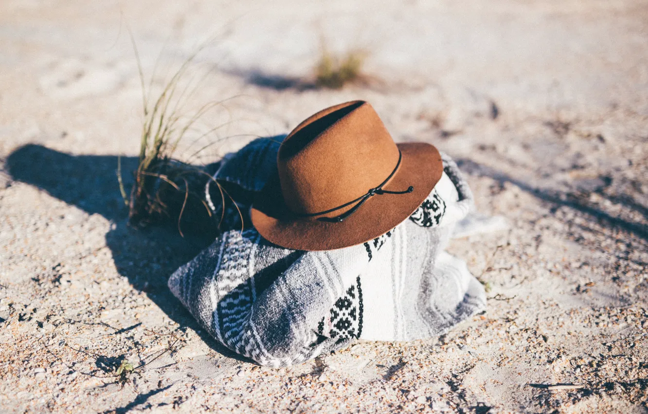 Photo wallpaper sand, grass, hat