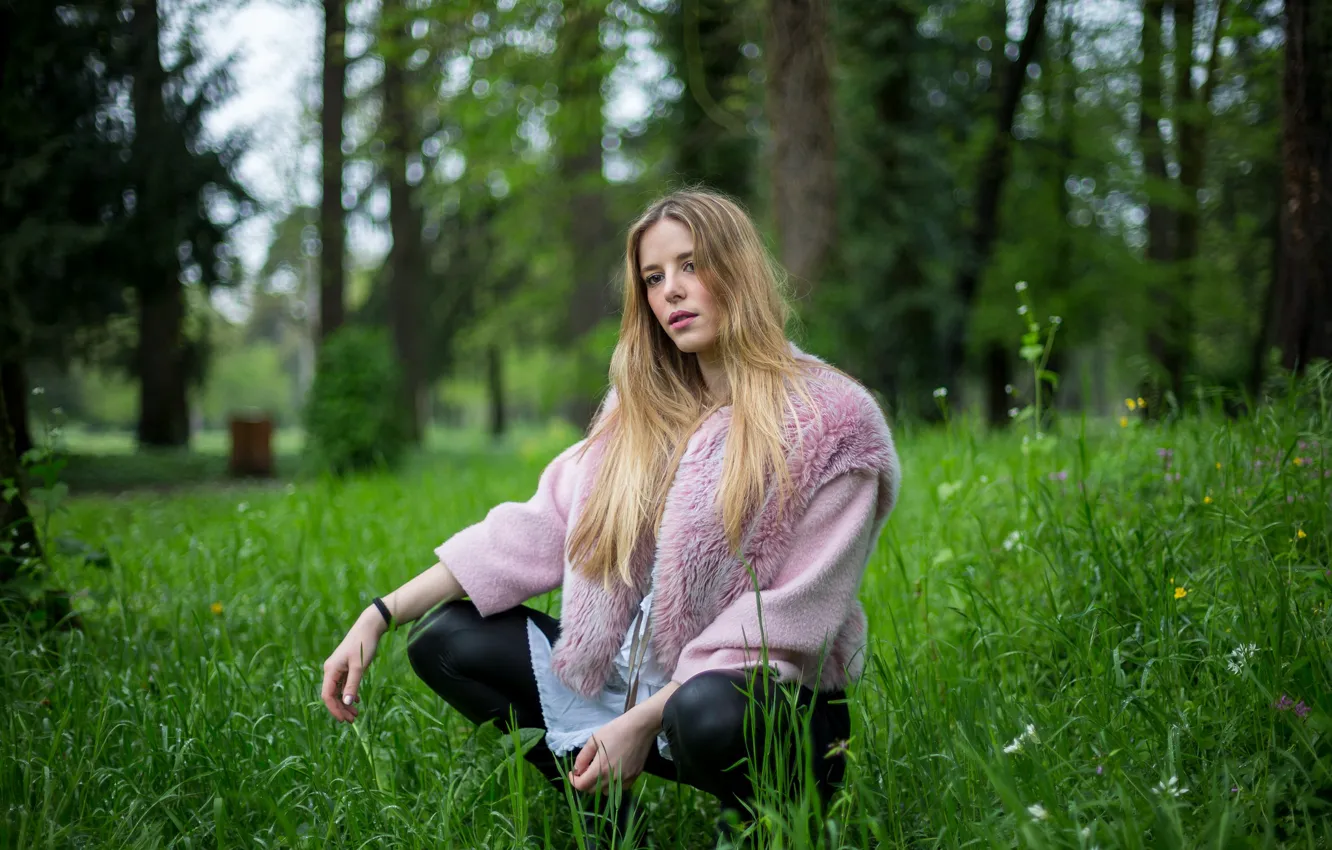Photo wallpaper grass, girl, Park, hair, bokeh