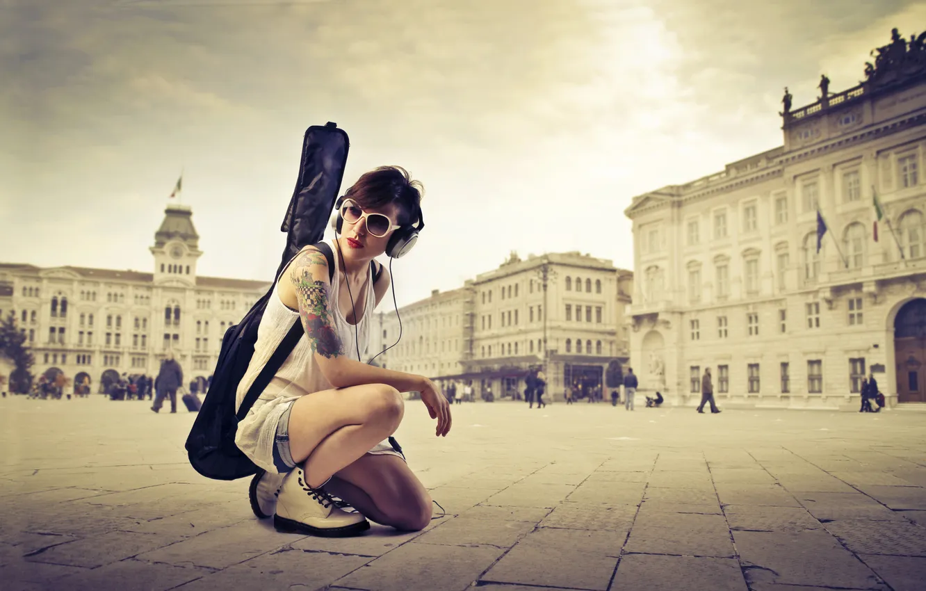 Photo wallpaper girl, the city, guitar, headphones, glasses, case