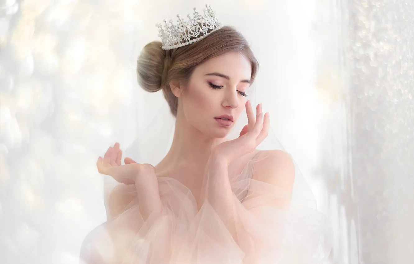 Photo wallpaper girl, light, face, pose, style, portrait, crown, hands