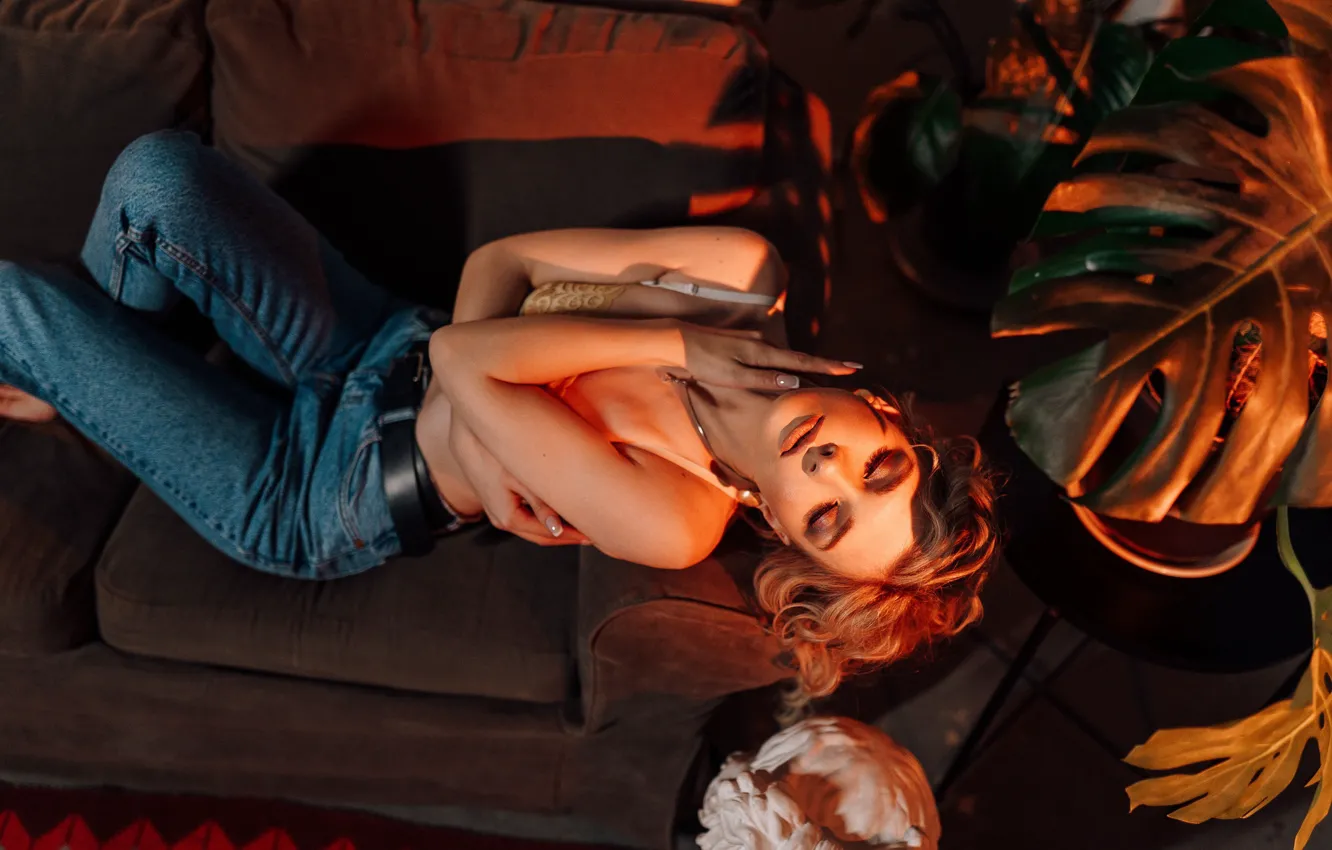 Photo wallpaper girl, face, pose, palm trees, jeans, hands, makeup, spotlight